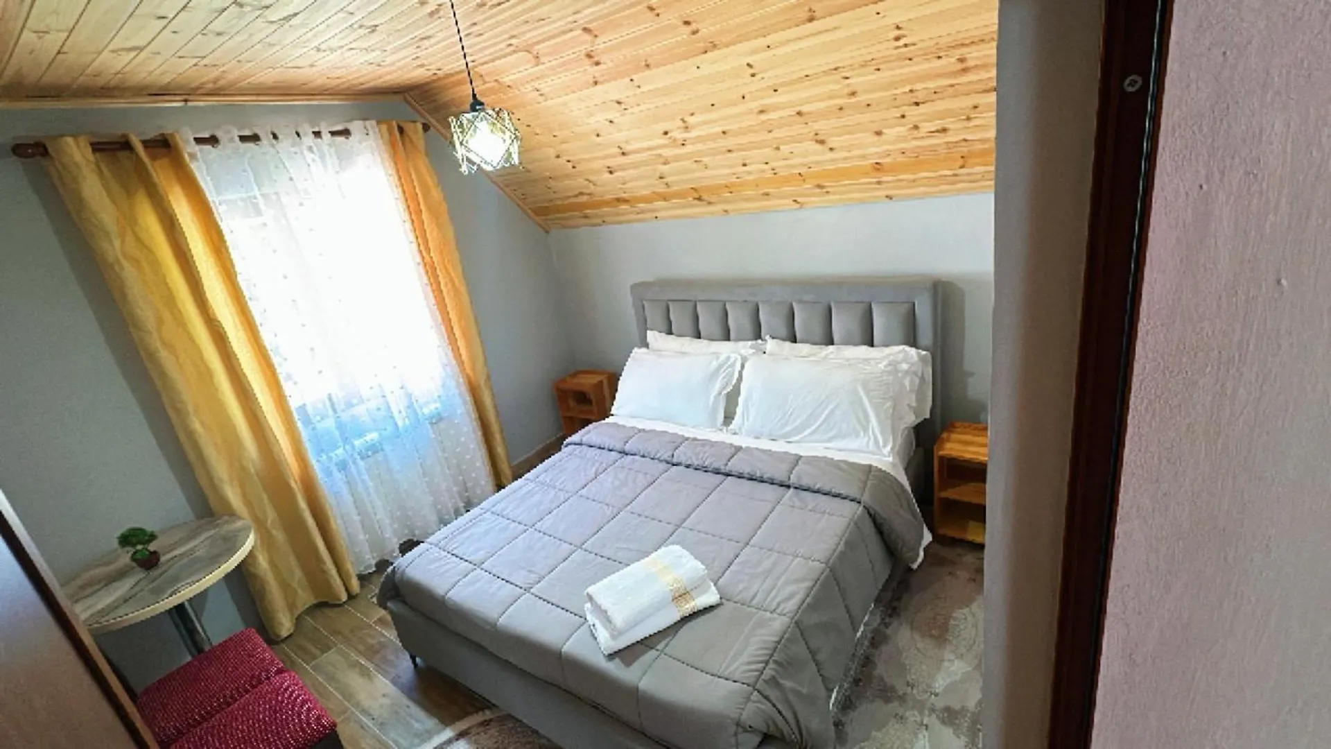 Bujtina Kometa Theth Albanien