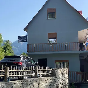 Kroni I Micanit Maison d'hôtes
