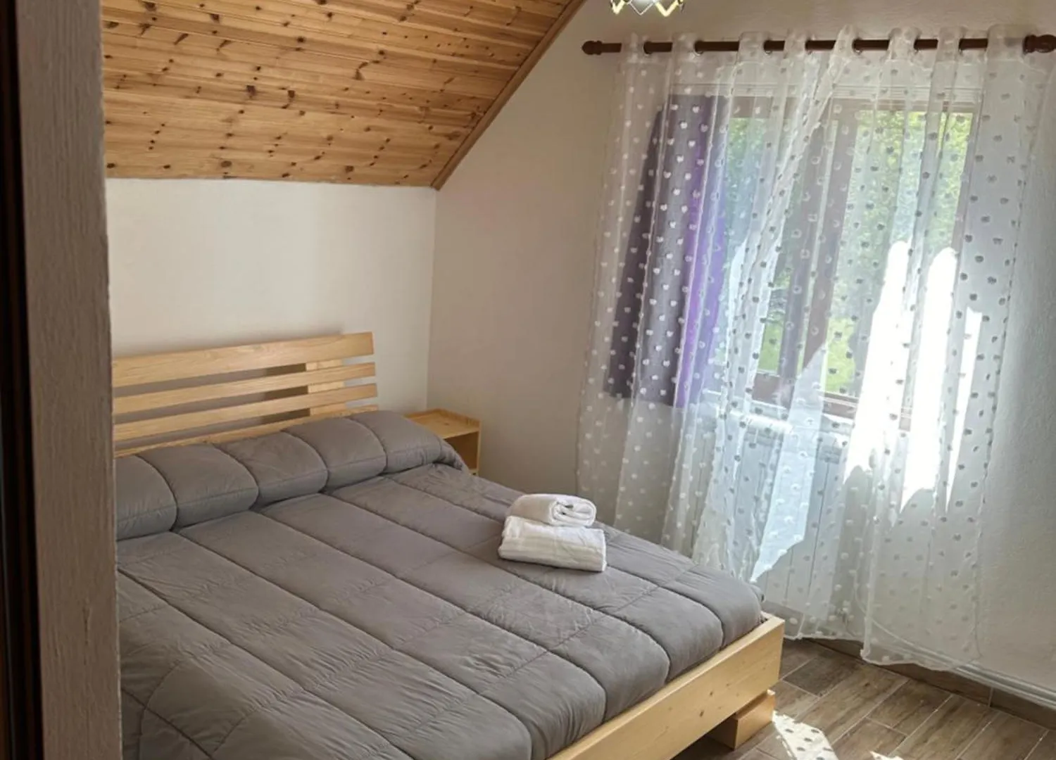 Bujtina Kometa Theth
